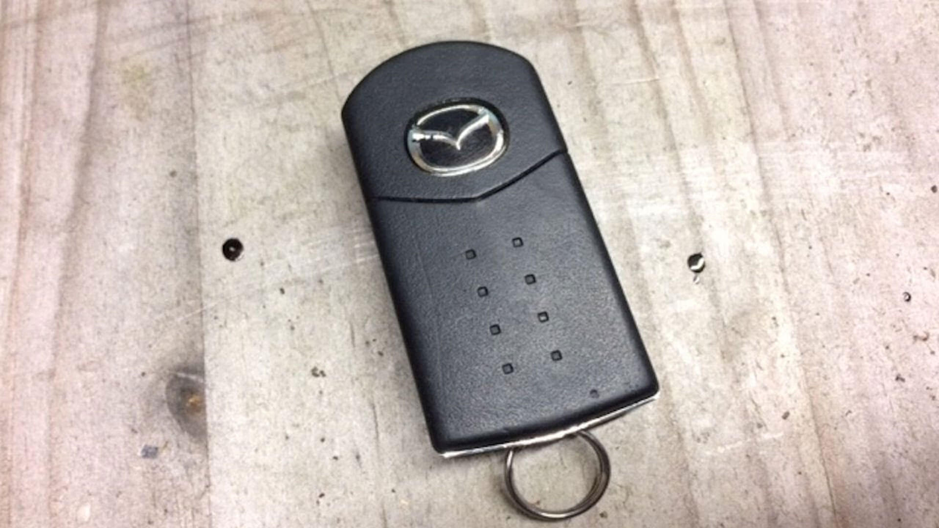 How to Replace a Dead Mazda 2 2011 Key Fob Battery